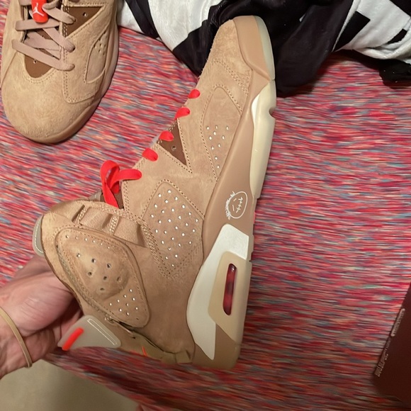 Jordan 6 British Khaki - Picture 8 of 14